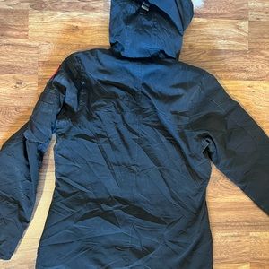 - Canada goose. Parka. Black